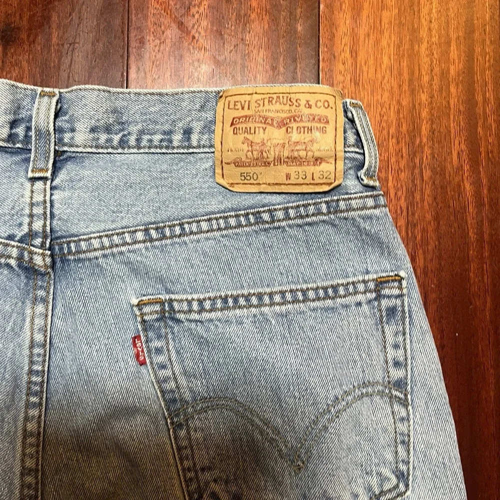 Vintage Levis Jeans Mens 33x32 550 Blue Relaxed Fit Denim Light Wash Y2K READ*